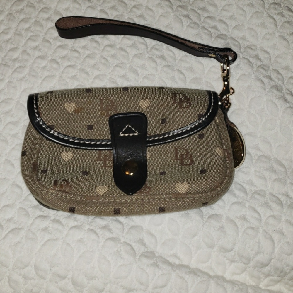 Dooney & Bourke  heart collect